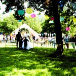 Bruiloftsfeest 05 2014 Aankleding bruiloft op kampeerterrein de Lievelinge   (fotografie Lyanne Oussoren)